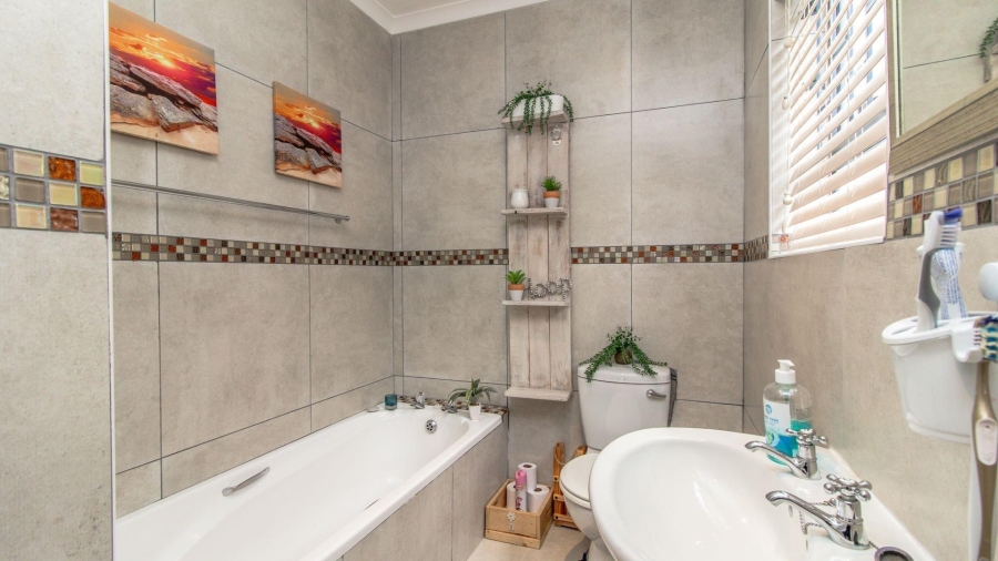 3 Bedroom Property for Sale in Franskraal Western Cape